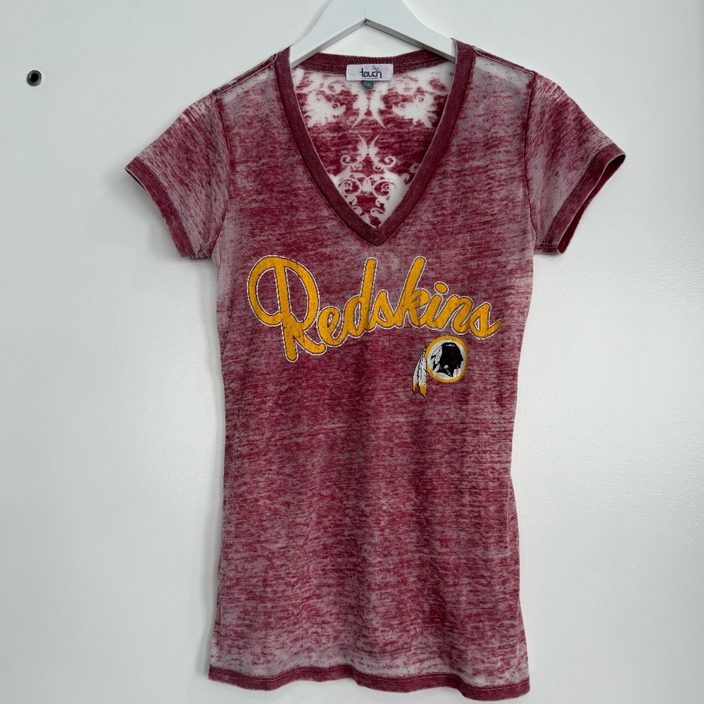 Washington Redskins T-shirt V-neck Women’s SM Commanders Lightweight Soft Vtg